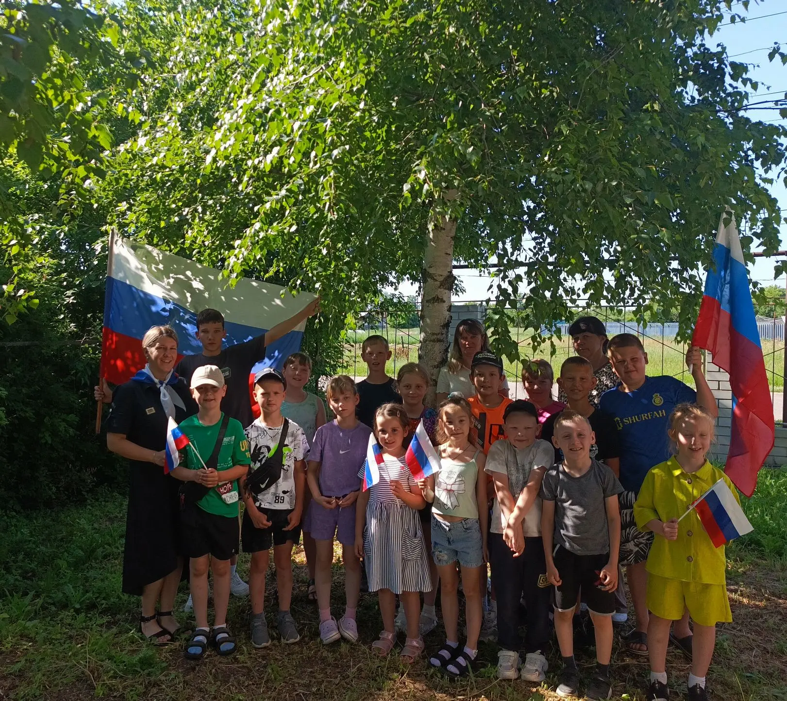 Акция "Флаги России"🇷🇺❣️
Ребята из летнего досугового лагеря Центра детского творчества приняли уч