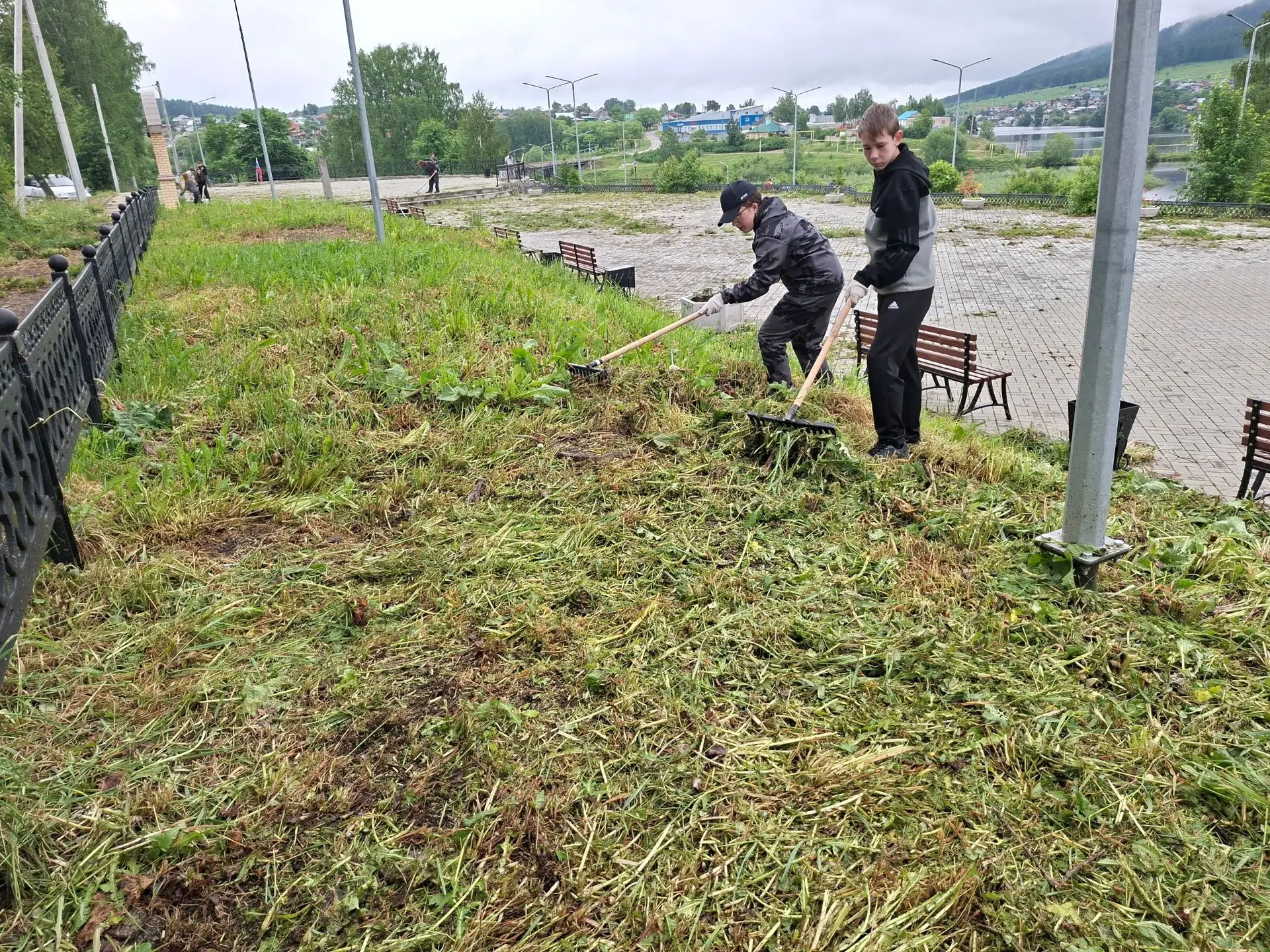 В ЦВР Ровесник стало уже традицией организовывать деятельность подростков в форме трудовой бригады в