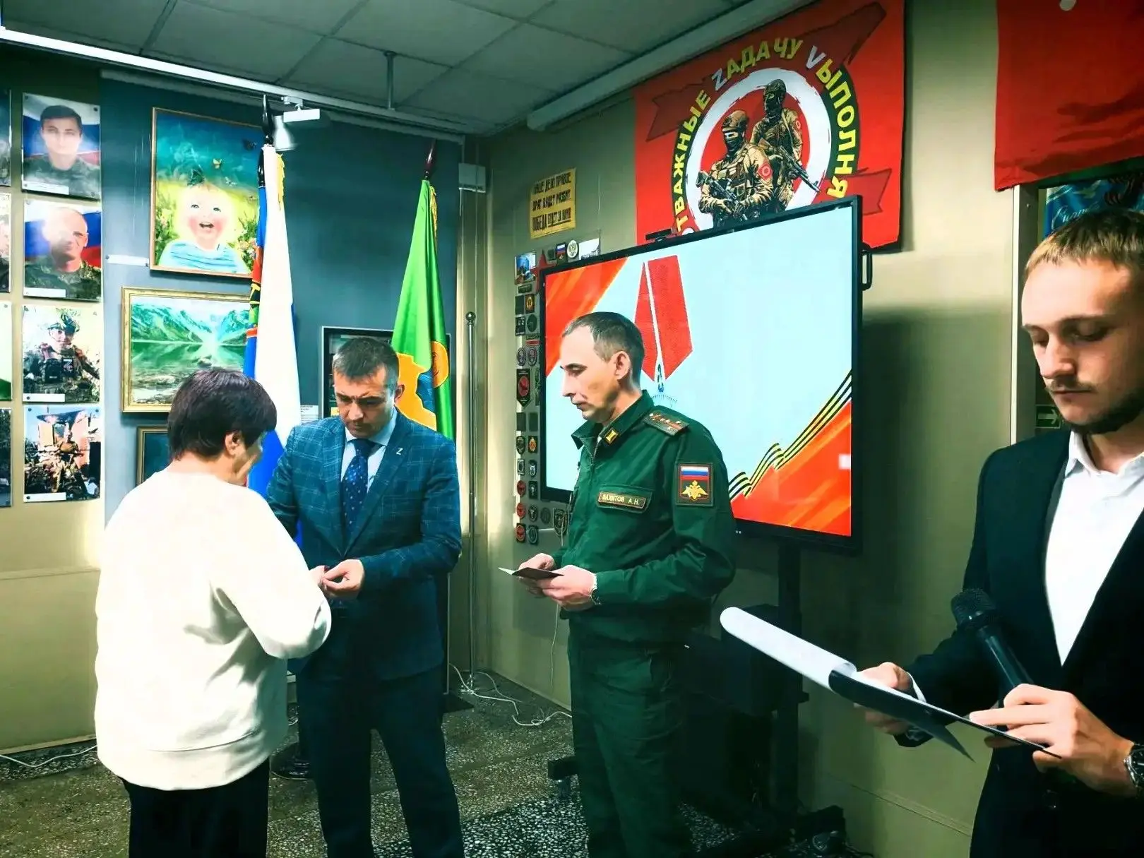 В Прокопьевске вручили государственные награды семьям погибших земляков.