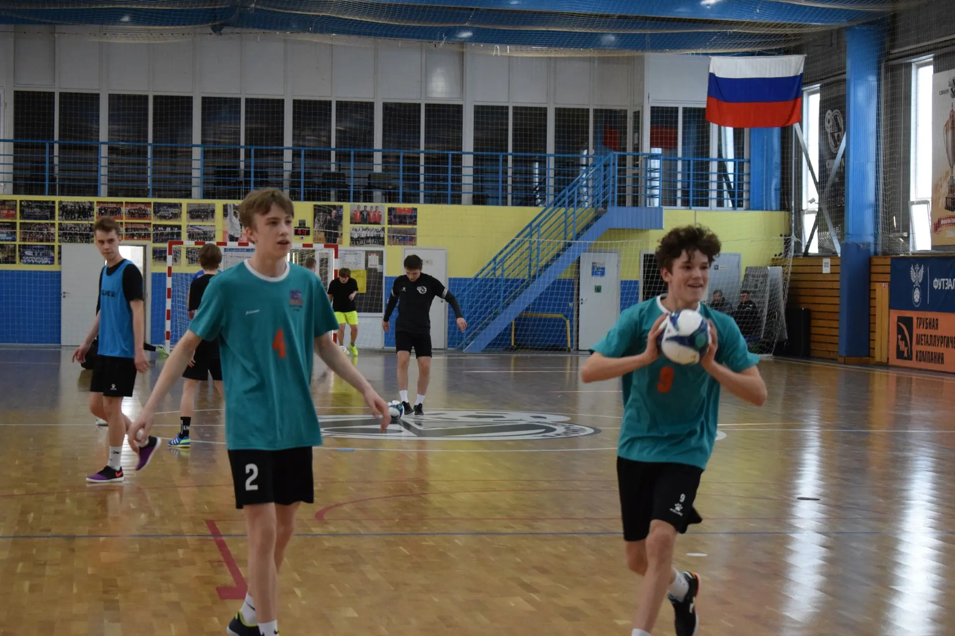 🎉 Звёздный урок для будущих чемпионов — и важный шаг к новым победам! 🔥    Вчера у юных футболистов 