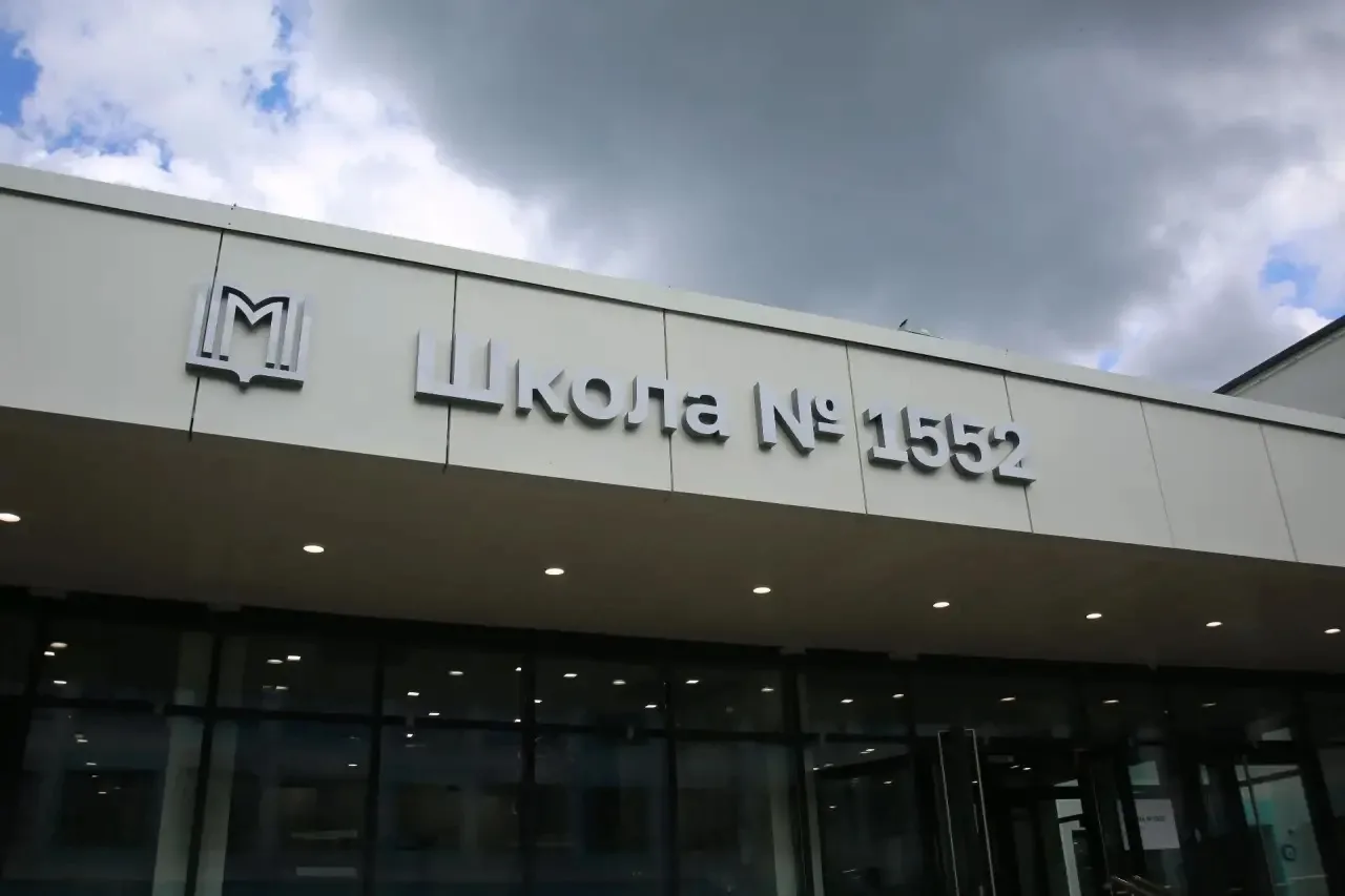 ПЕРВЫЕ ПОСЕТИТЕЛИ НОВОГО ШКОЛЬНОГО КОРПУСА

Друзья, у нас потрясающая новость! 
Совсем скоро у нас б