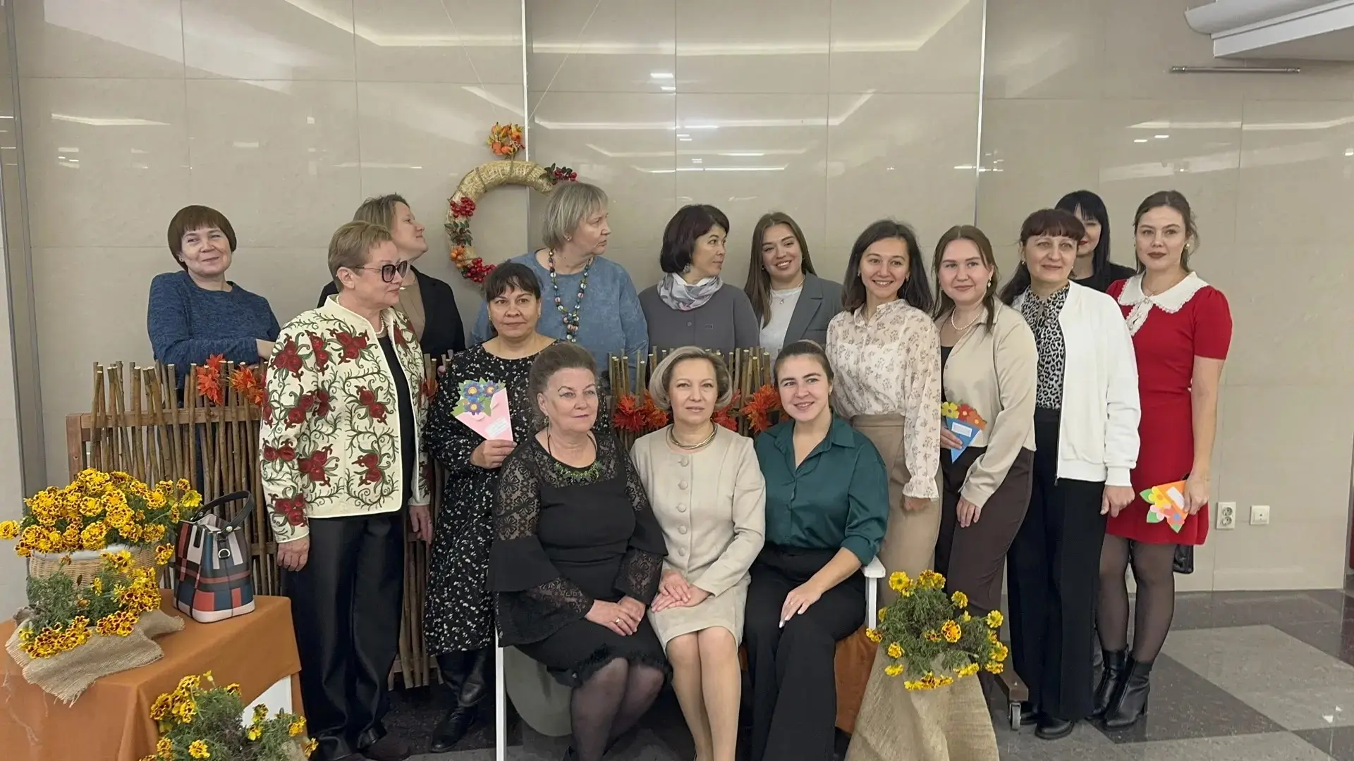В Доме народного творчества проходит праздничный концерт, приуроченный ко Дню учителя. ...