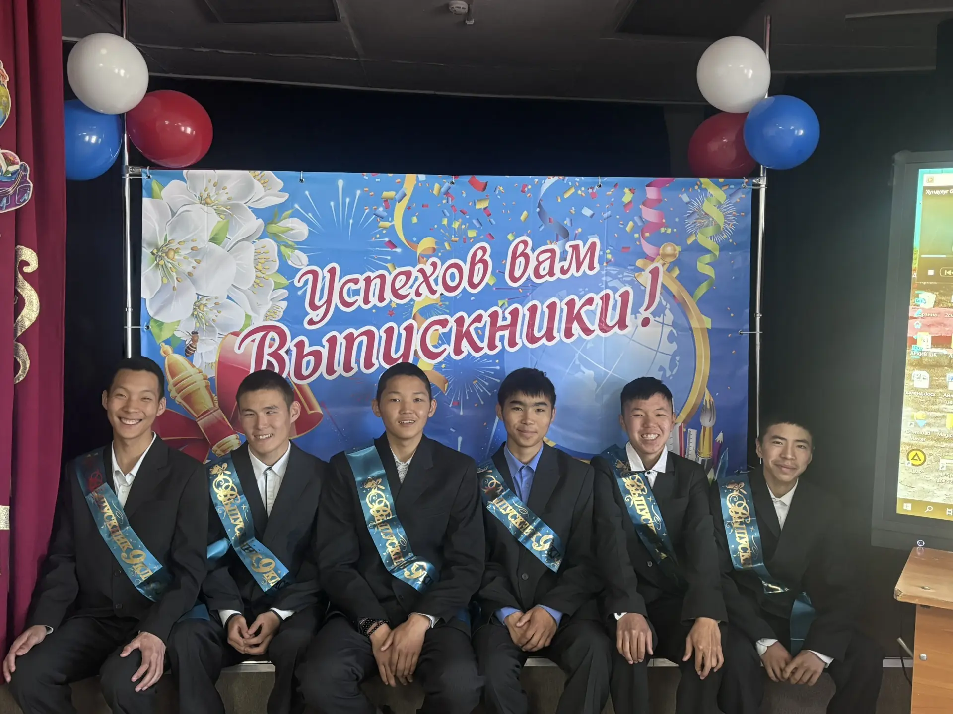 Сегодня состоялся последний звонок для наших 9-ти классников. Это важный день, который останется в п