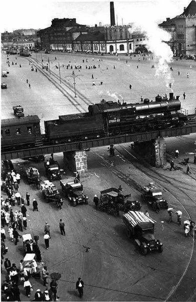 🚉 Площадь трех вокзалов в Москве на фотографии 1937 года.

🎞️ фото | история
