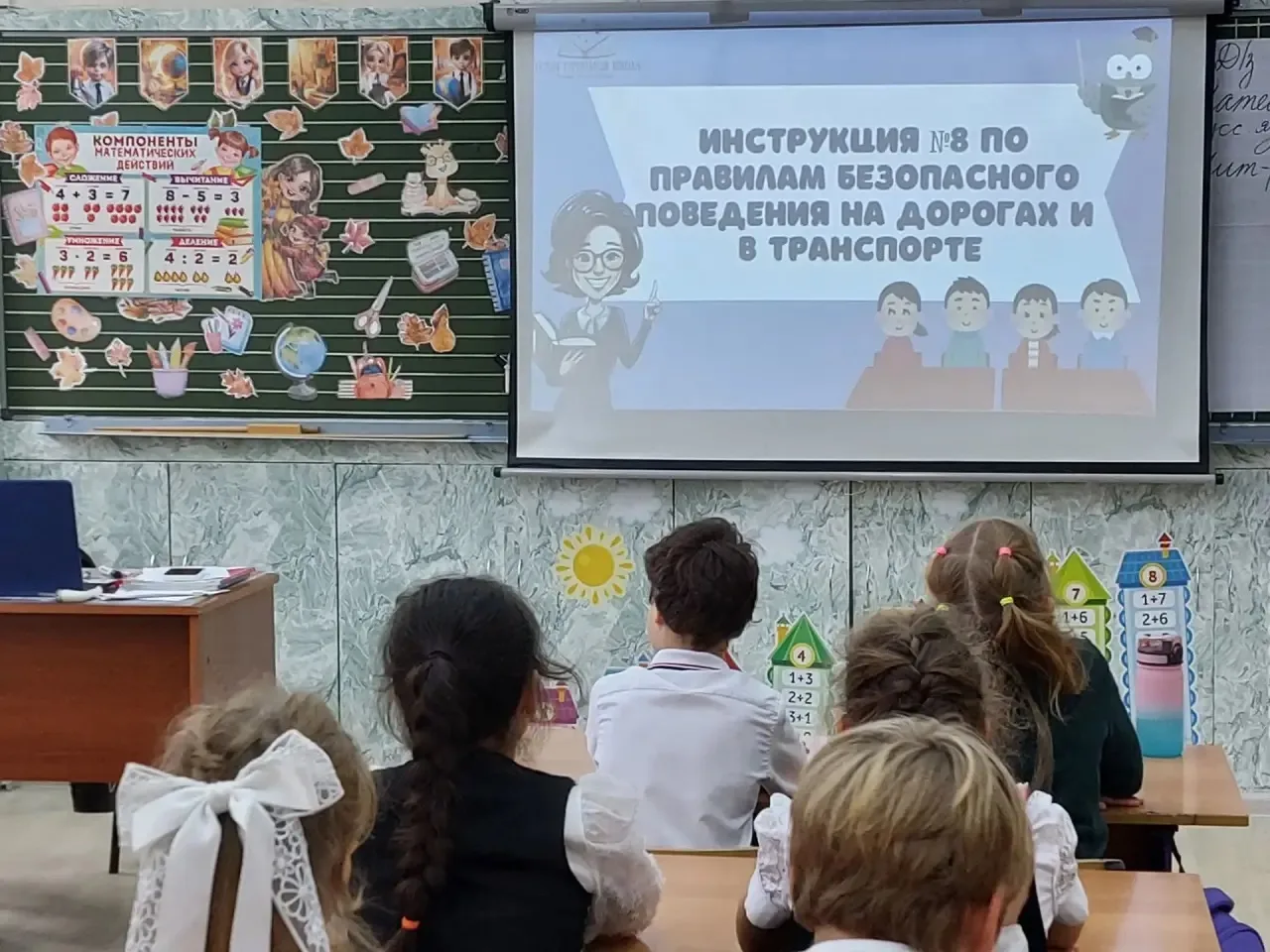 Ребята 3а класса повторили, как безопасно переходить дорогу, зачем нужны светофоры и до...