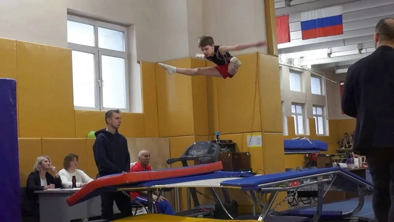 Шаг… точнее прыжок — к победе🥇  🤩Ученик 2В класса Филиппов Григорий занял 1 место на соревнованиях п