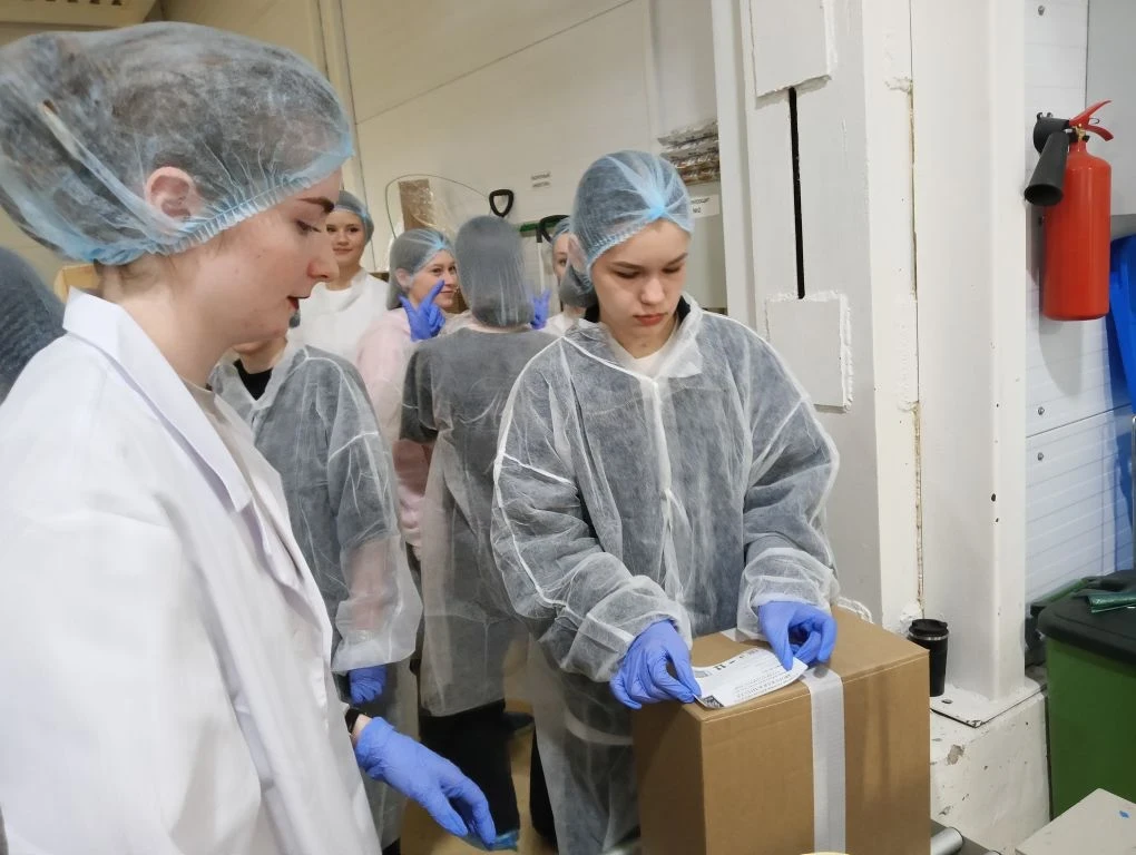 🏭 В мире профессий: наша экскурсия на «Мидори Евразия»! 🚀  Сегодня, 17 апреля, учащиеся нашей школы 