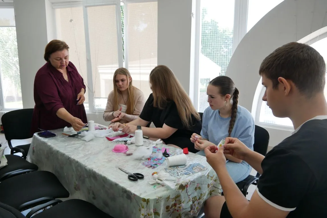 🧵 Состоялся удивительный мастер-класс «Секреты рукоделия: творим вместе» по Пушкинской...