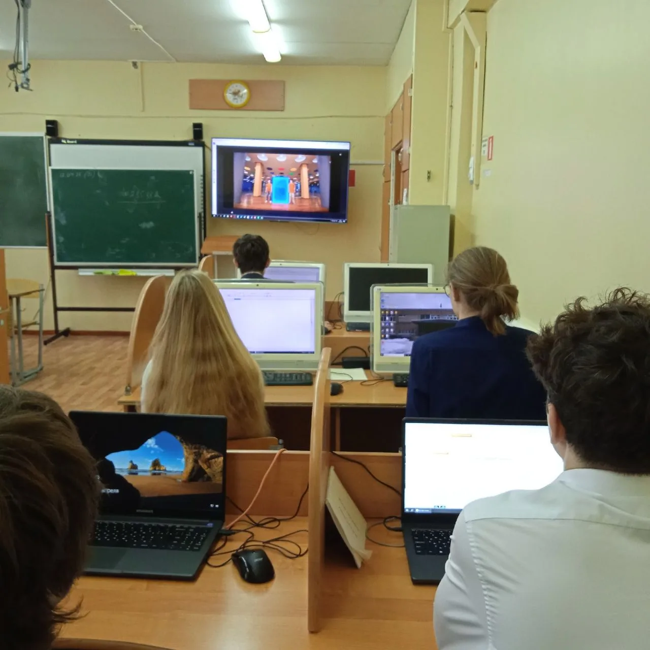 🚀 КВАНТОВЫЙ СКОК: НАЧАЛОСЬ! 🚀 С 6 апреля по всей России стартовал Всероссийский «Урок цифры» по само