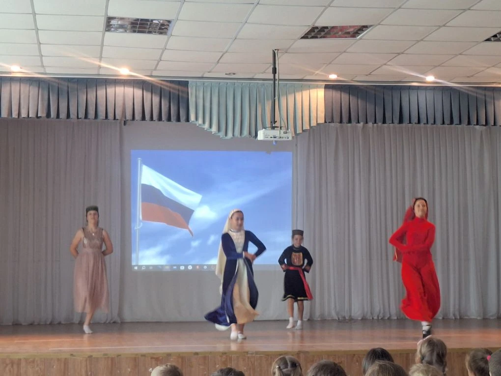 В «Зеленой планете» лицея №11 отметили День России!

В пришкольном лагере лицея №11 сегодня было по-