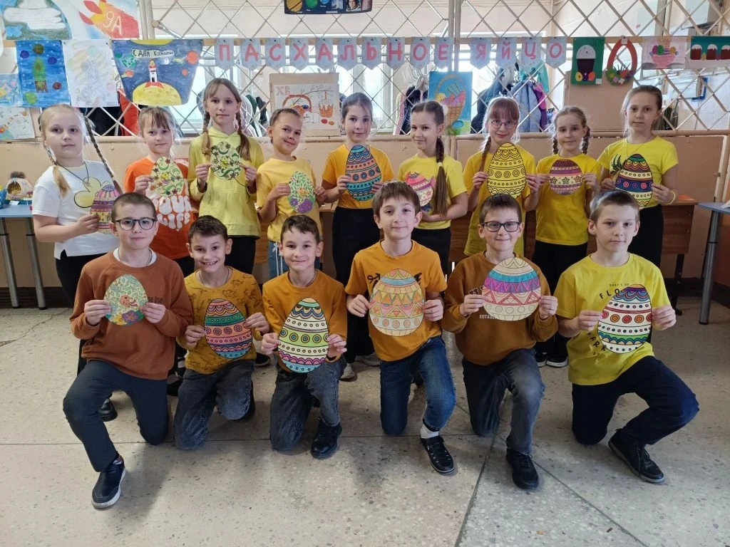 Вот такие праздничные и весёлые ребята из 3б класса!🧡💛