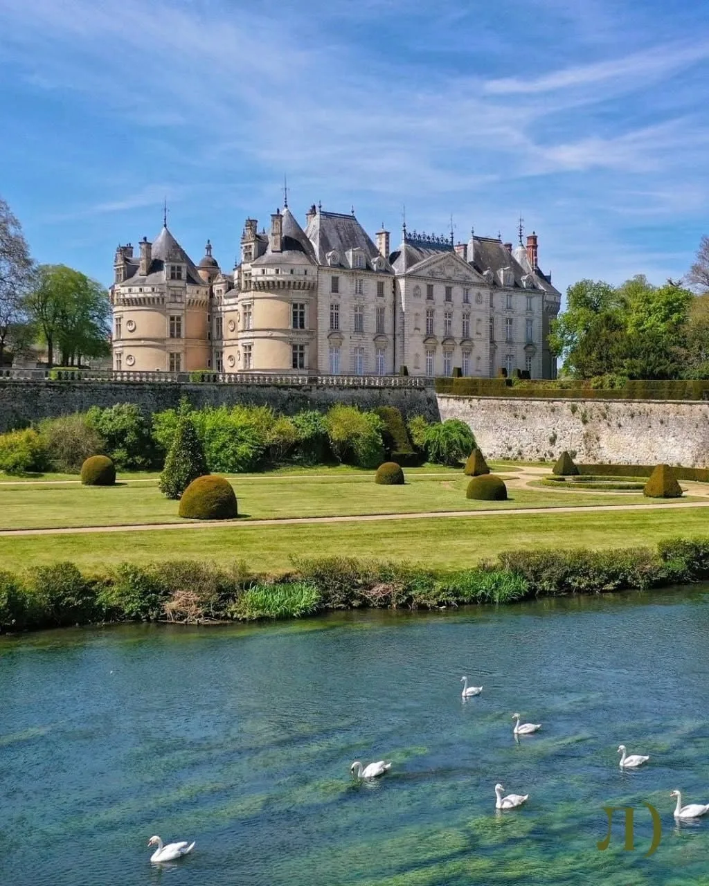 Château du Lude — один из многих великих замков долины Луары во Франции. Замок расположен в коммуне 