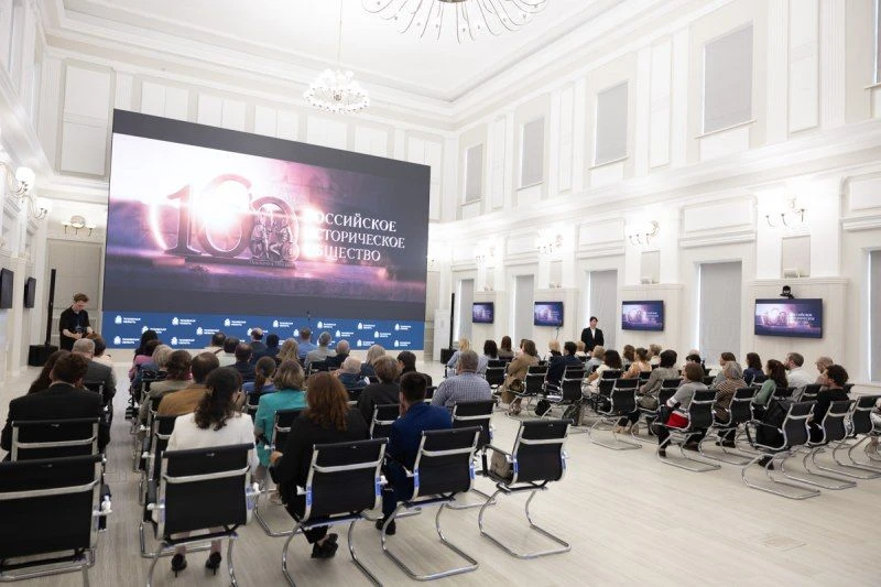 В Псковской области проходит 7-й Международный кинофестиваль «Западные ворота».
 
 В актовом зале Пр