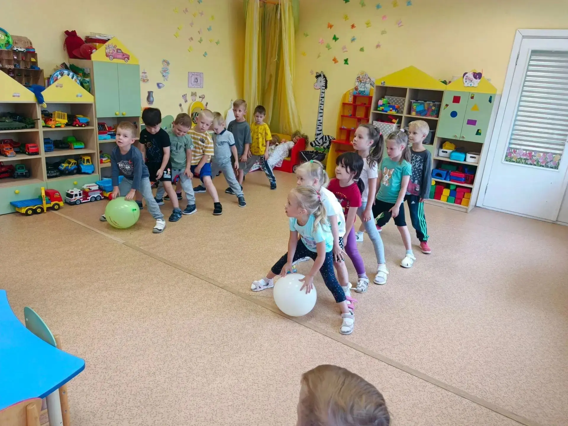 Вчера в нашем саду прошёл День воздушных шаров!🎈

Для ребят были проведены игры-эстафеты с воздушны
