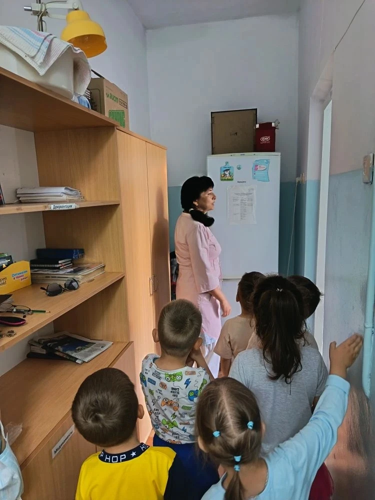 🎉 В рамках Года дошкольного работника ребята из 2‑й младшей группы познакомились с работой медицинс