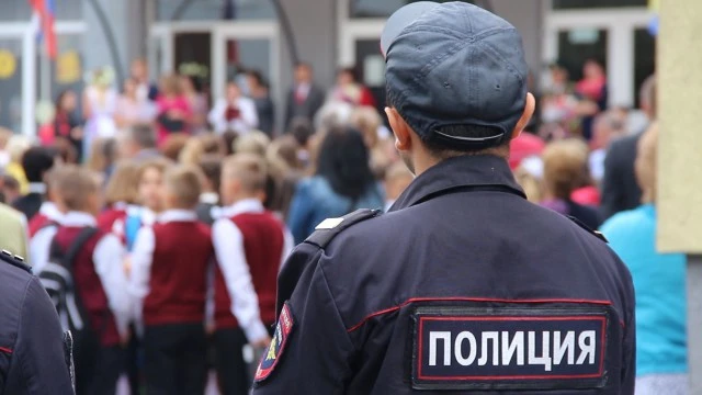 После нападения школьника с ножом в Кушнаренково Радий Хабиров потребовал немедленно ув...