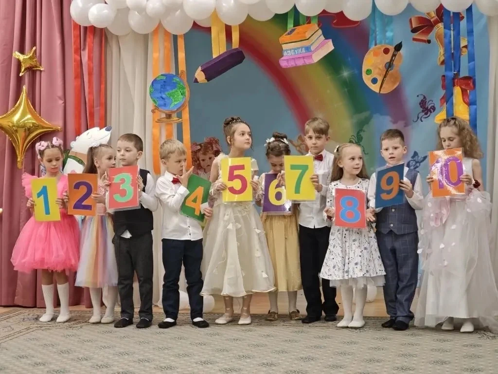 ДОШКОЛЯТА В «ШКОЛЕ НЕПОСЛУШАНИЯ»  Как же весело и необычно прошёл выпускной у дошколят из «Умки»! В 