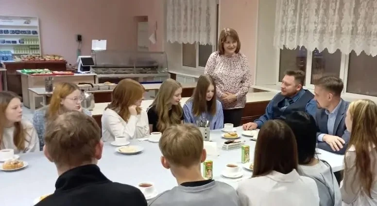 🌟 Деловой завтрак с Кузиным Д.А. 📈  Сегодня учащиеся 7Б встретились с Дмитрием Александровичем Кузин