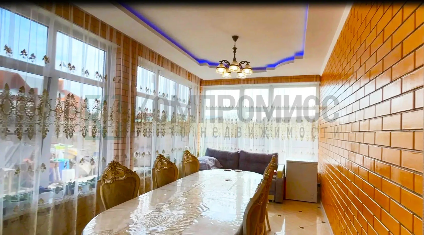 📍 Просторный кирпичный дом с большим садом    🏠 Дом:  ✅ 120 м², 3 спальни + кухня-гостиная  ✅ Тёплые
