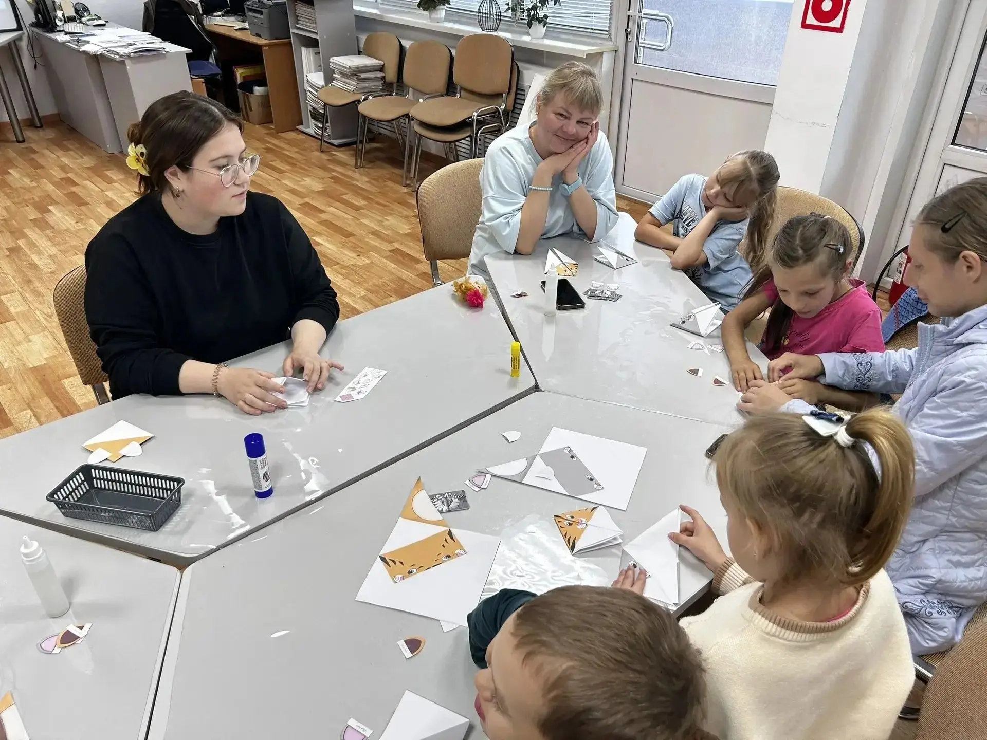 «Секрет в бумажном кармане: Школьные помощники»