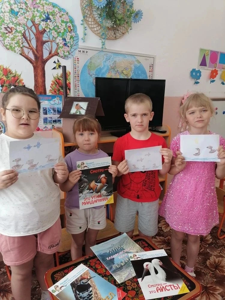 В детском саду МБОУ СОШ п.Харпичан прошла акция "Эколята". Под руководством воспитателе...