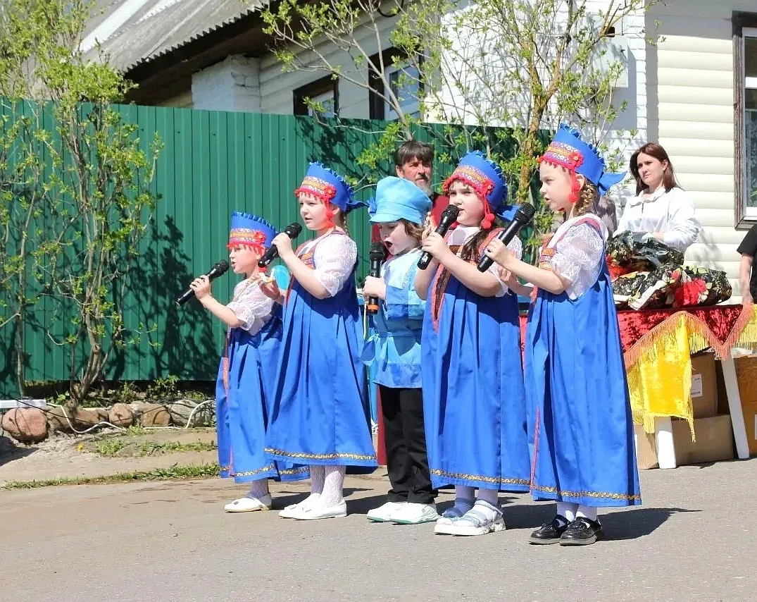 3 мая в теплый и солнечный весенний день, возле храма "Всех Святых" состоялся детский п...