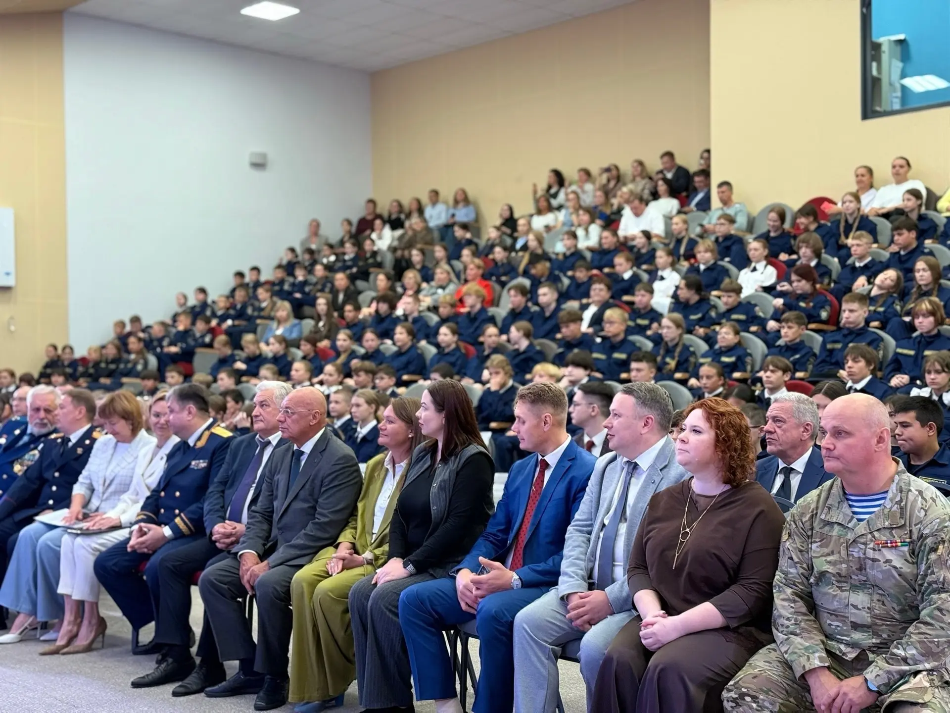 Ректор УрГПУ рассказал, чему будут учиться кадеты у наших студентов