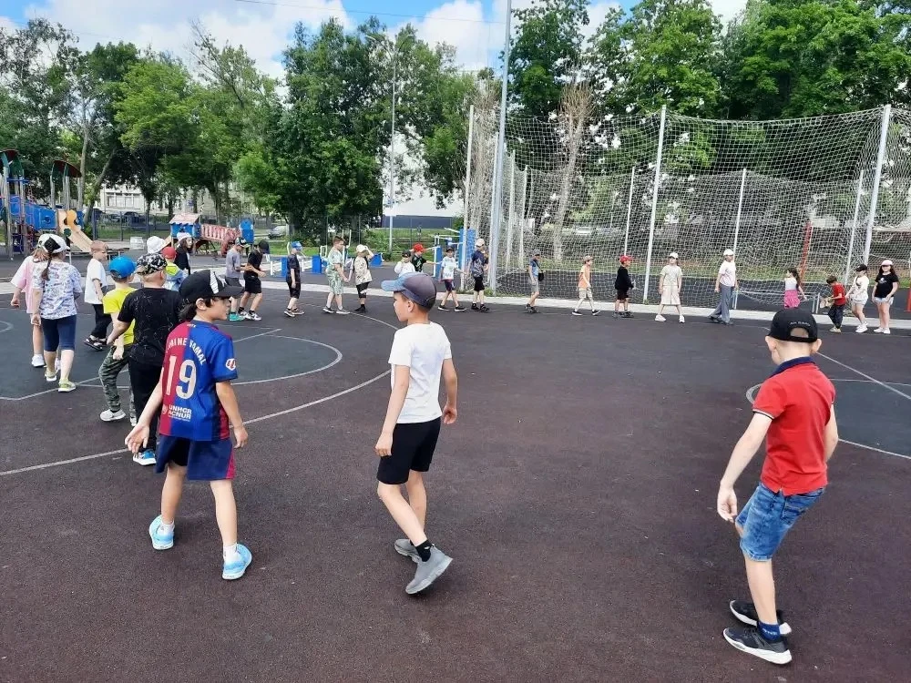 ☀️ УТРО В ПРИШКОЛЬНОМ ЛАГЕРЕ: ЗАРЯДКА ДЛЯ ПОДЗАРЯДКИ!
1️⃣6️⃣ ИЮНЯ 

🌞 Каждое утро в нашем лагере на