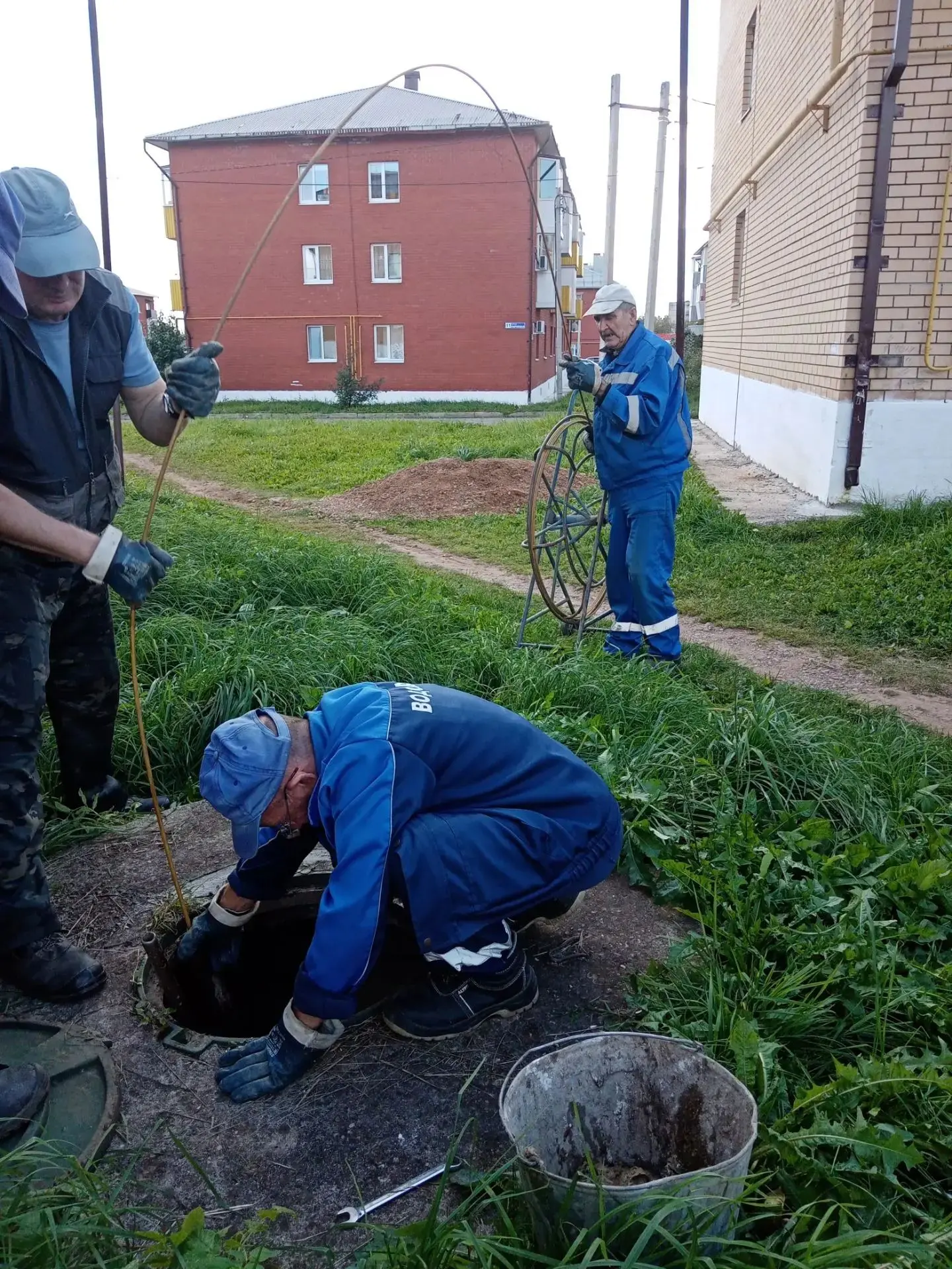 Устранили засор в колодце ул. Парковая 20