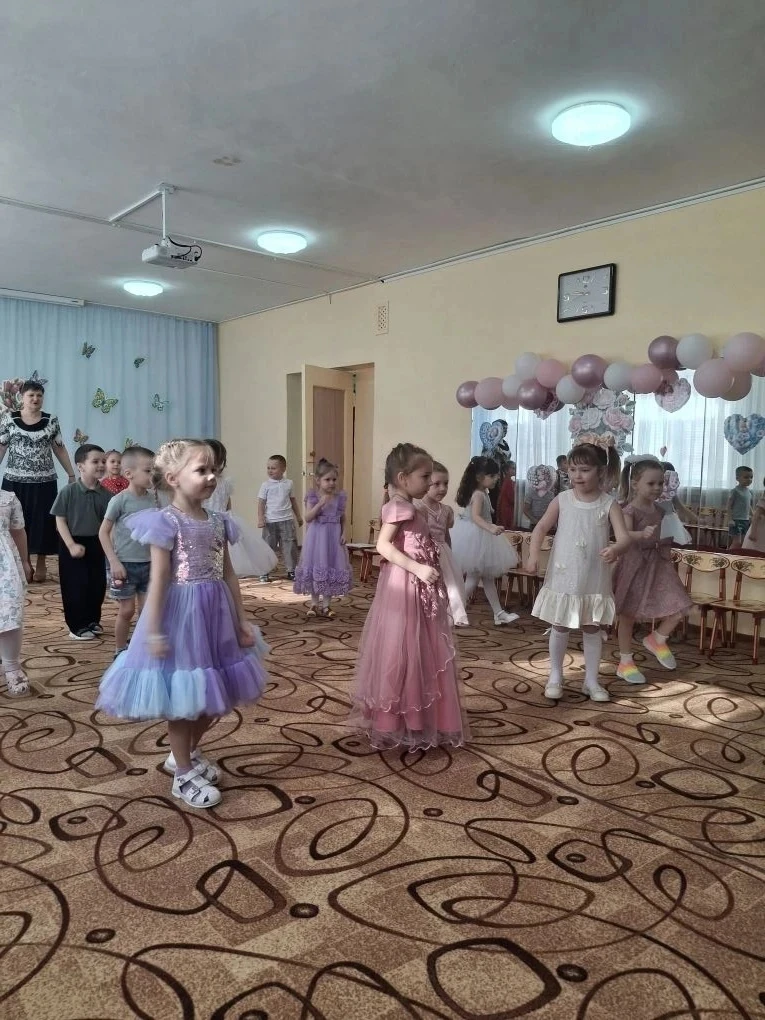 🌸🌸🌸С 8 Марта, дорогие мамы и бабушки! 🌷🌷🌷