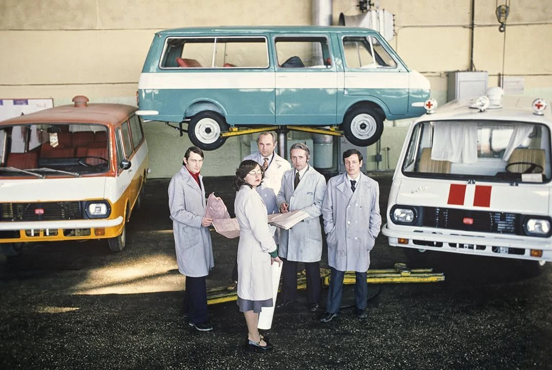 Дизайнеры Литовского автобусного завода. СССР. 1980 год.