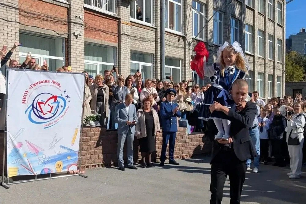 🍁 Сегодня, 1 сентября, в школах и ссузах Алтайского края прозвучали звонки в знак нача...