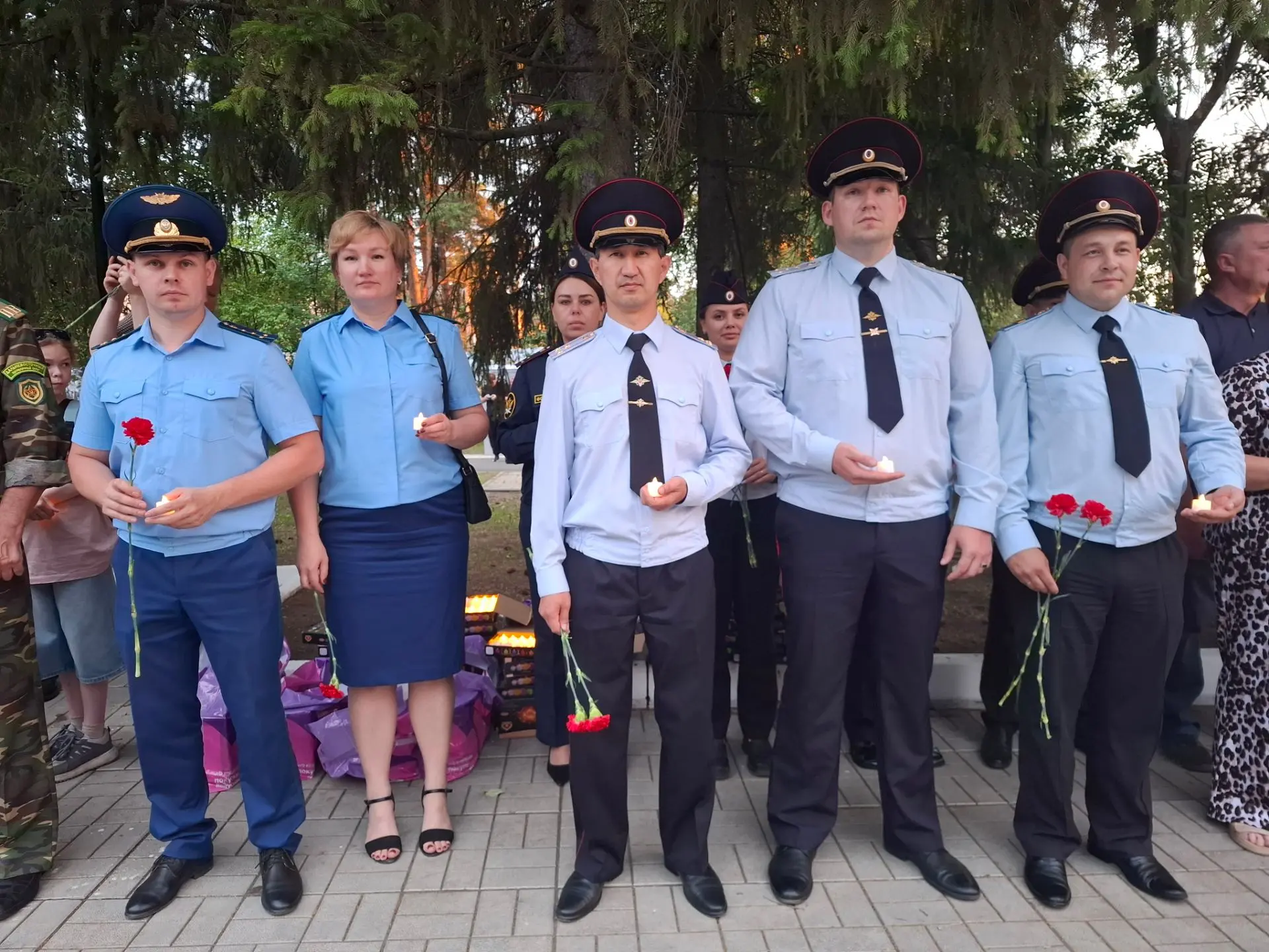 🕯️ Сегодня, 22 июня, в селе Кетово у памятника состоялась акция «Свеча памяти». Жители зажгли свечи