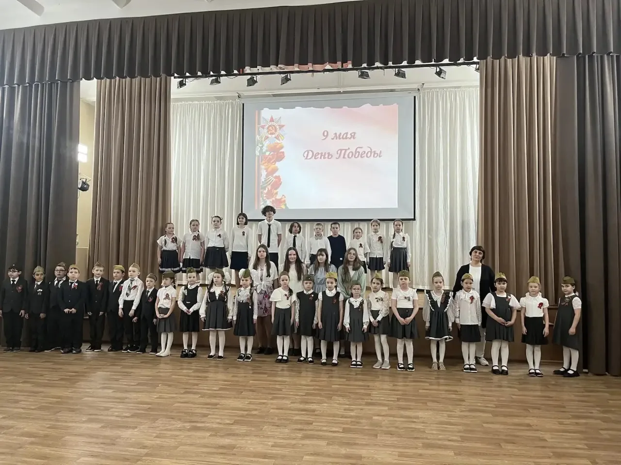 Мы помним! Мы гордимся! 🕊️🎶  Сегодня в нашей школе прошел праздничный концерт, посвященный 81-й годо