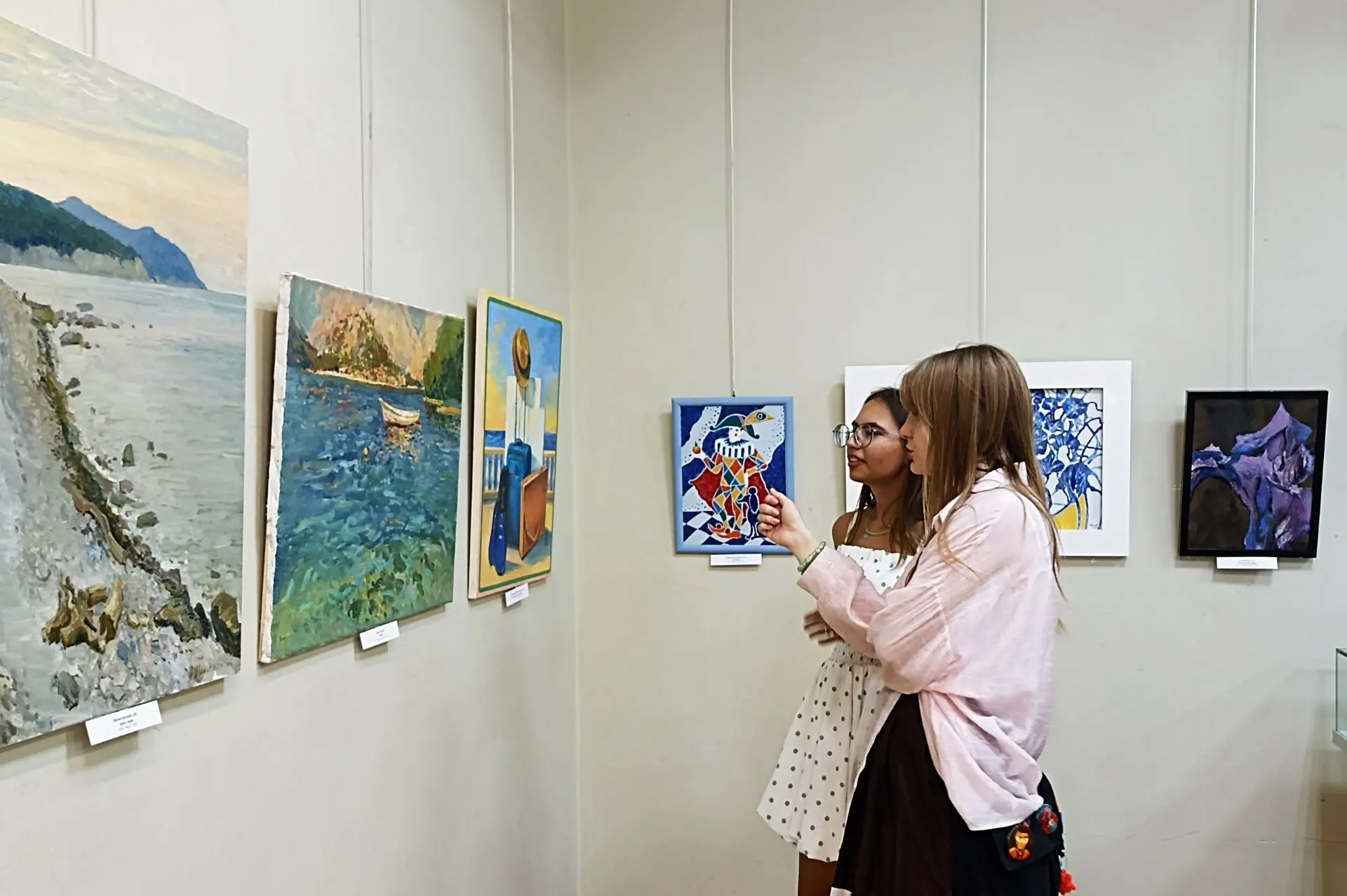 Открылась выставка «Синтез искусств в дизайне»