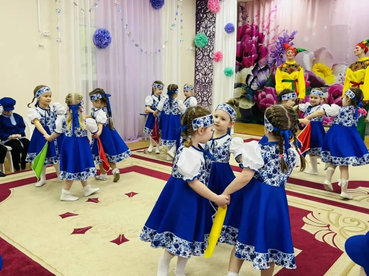 Утренники посвященные Международному женскому Дню в МАОУ СОШ N 14 в (до «Умка»).  С праздником весны