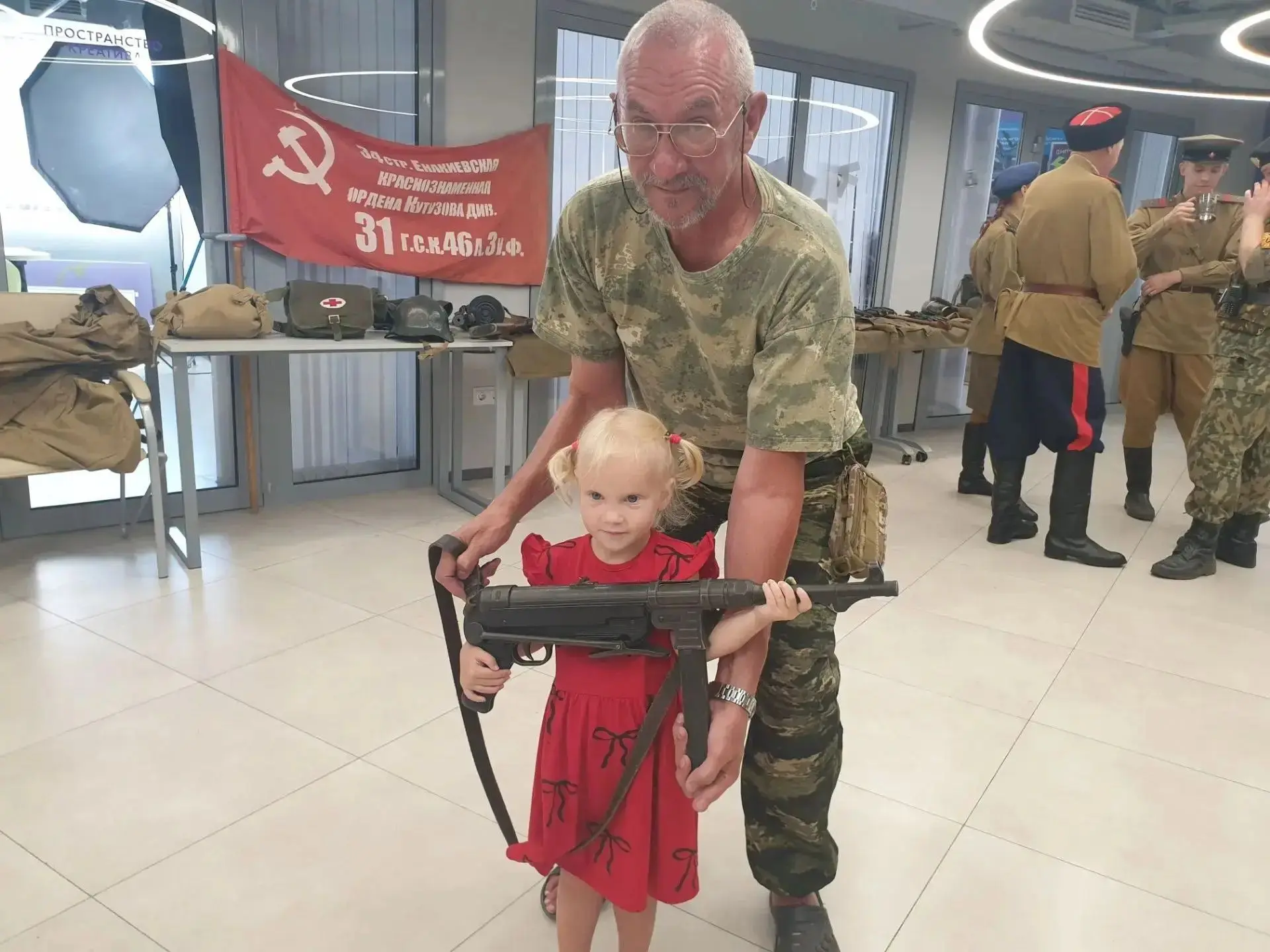 22 августа семья маленького патриота отряда "Тополь" МАДОУ 106 Костюковой Вероники в ра...