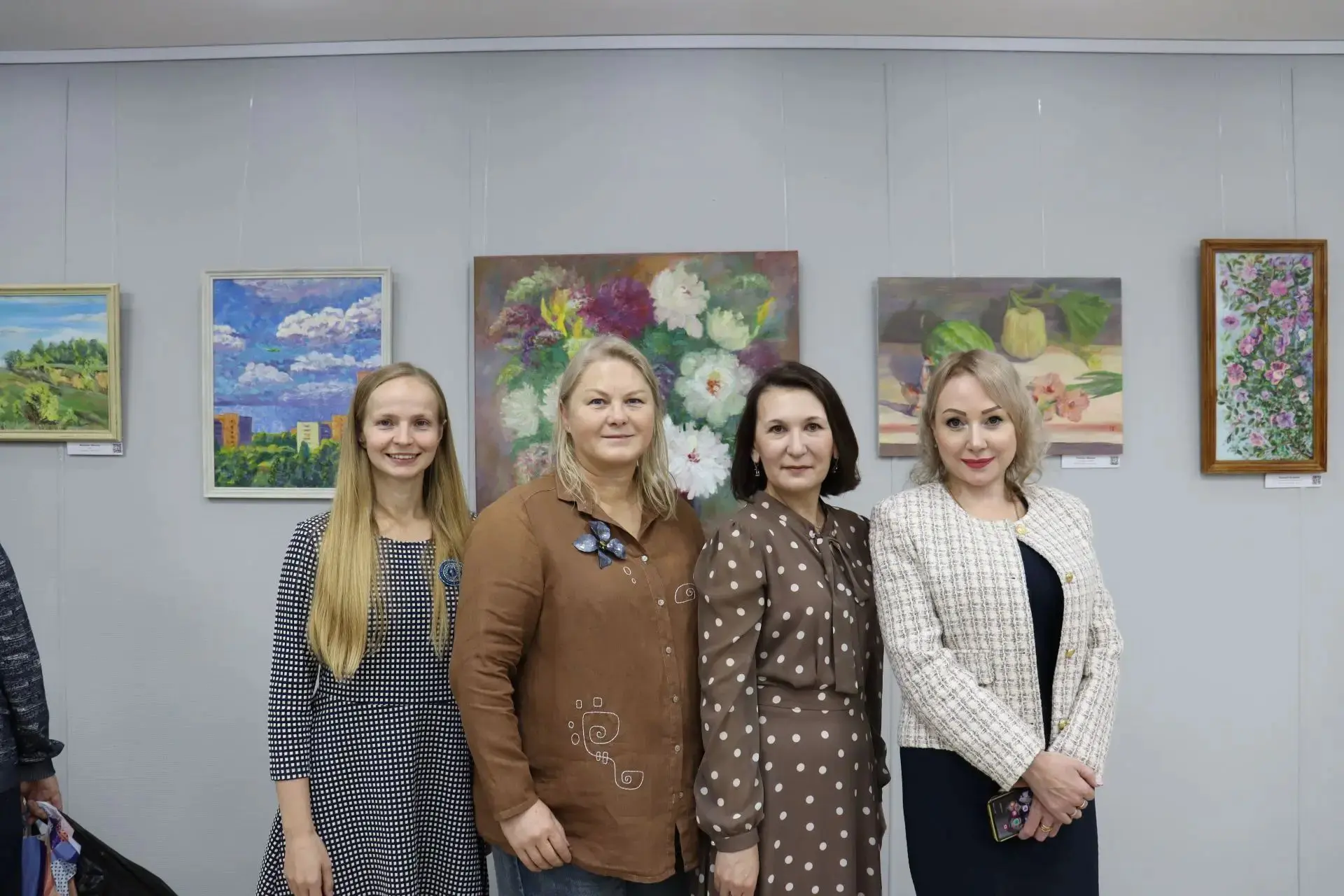 Во Дворце культуры «Прогресс» открылась выставка «Краски лета».