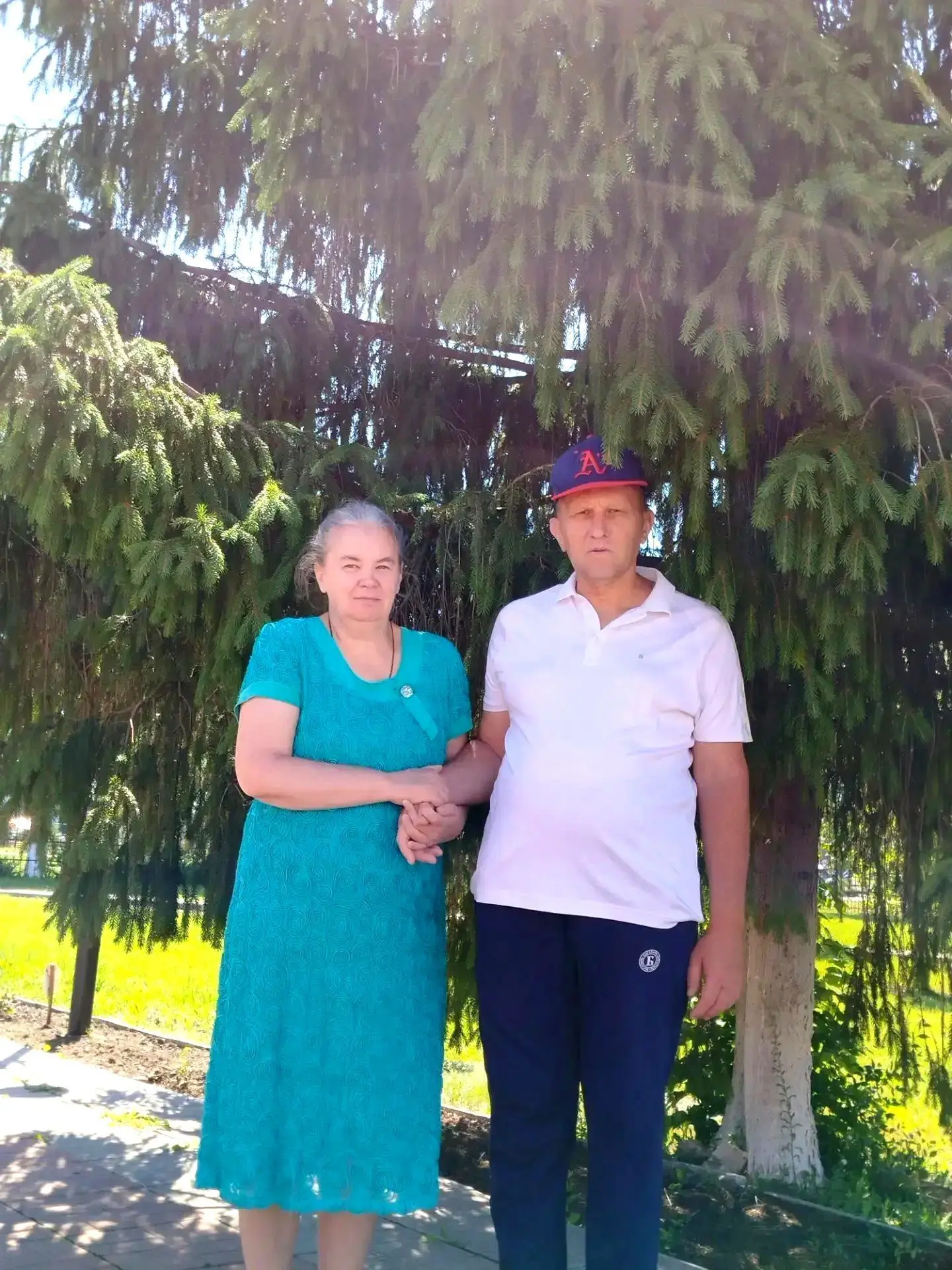 Проживающие нашего учреждения провели время в парке с. Алексеевка. Благодаря хорошей погоде мероприя