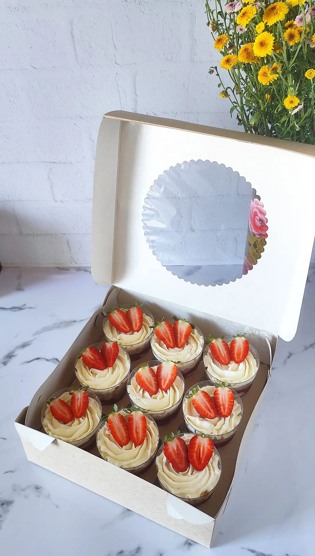 Трайфлы ( торт в стакане) ванильные с клубничным конфи 🍓 и нежным сливочно-творожным к...