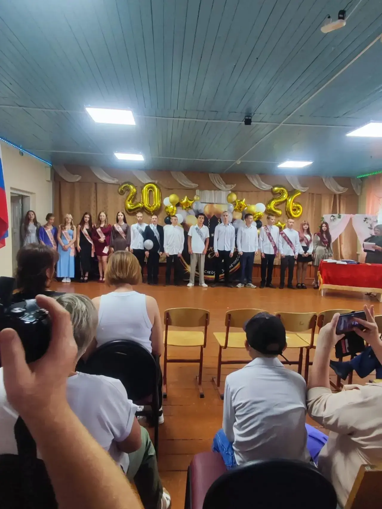 Выпускной 2026: вопреки любым капризам погоды! 💫Вчера, 27 июня, в нашей школе состоялось одно из са