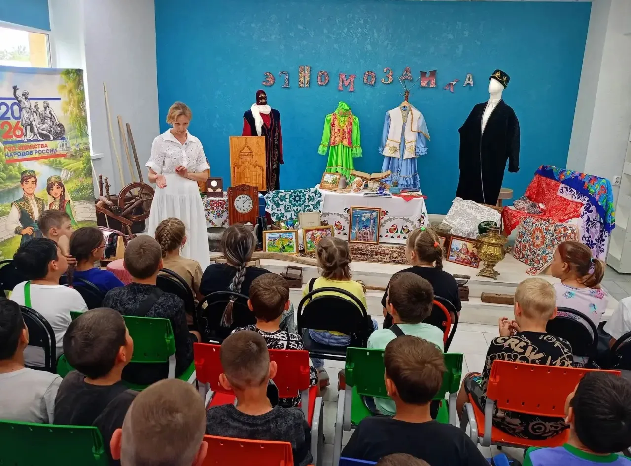 В Центральной библиотеке начала работу этнографическая выставка "Быт и обычаи татар Пов...