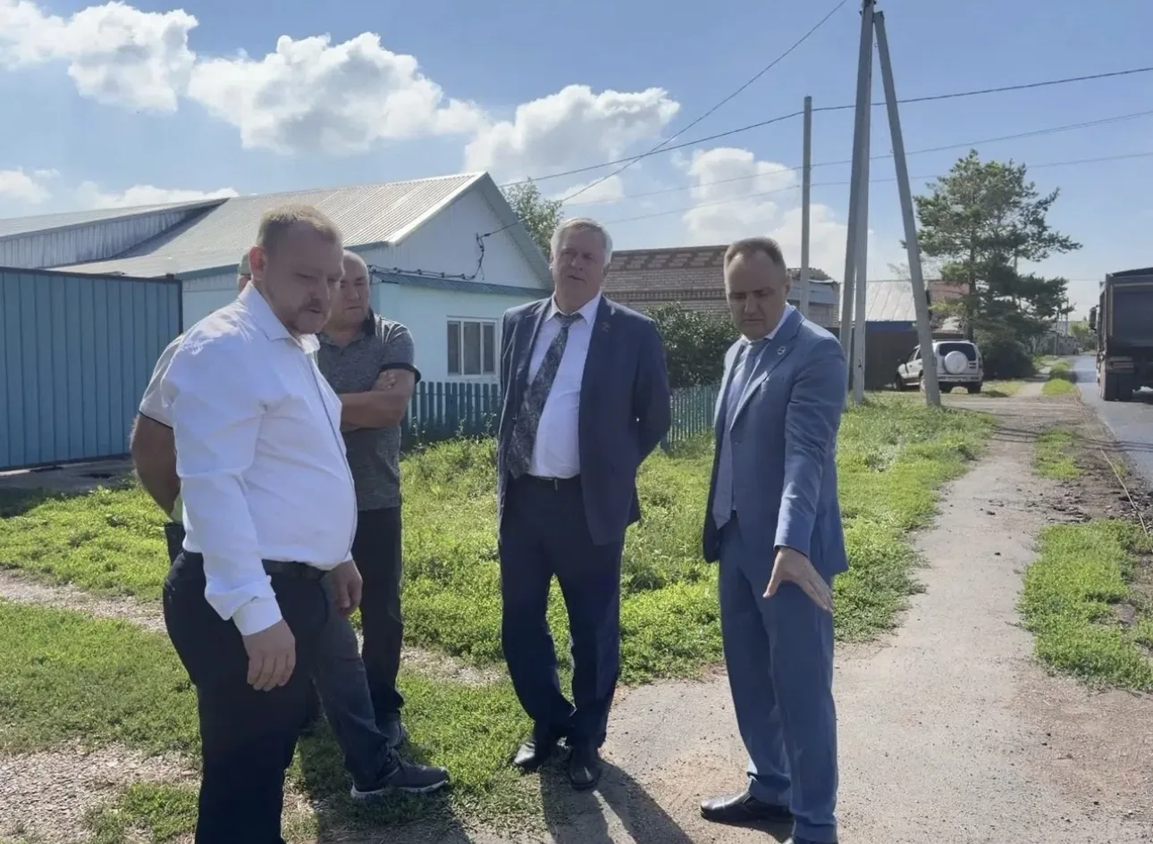 #Максим_Кабанов: Друзья, капитальный ремонт улицы Советской продолжается

Вместе с главой Оренбургск