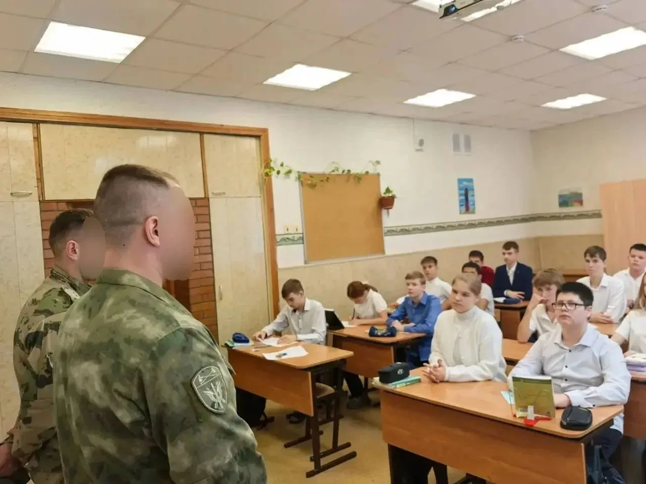 🇷🇺 День солидарности в гимназии №54 «Воскресение»: уроки мужества от Росгвардии