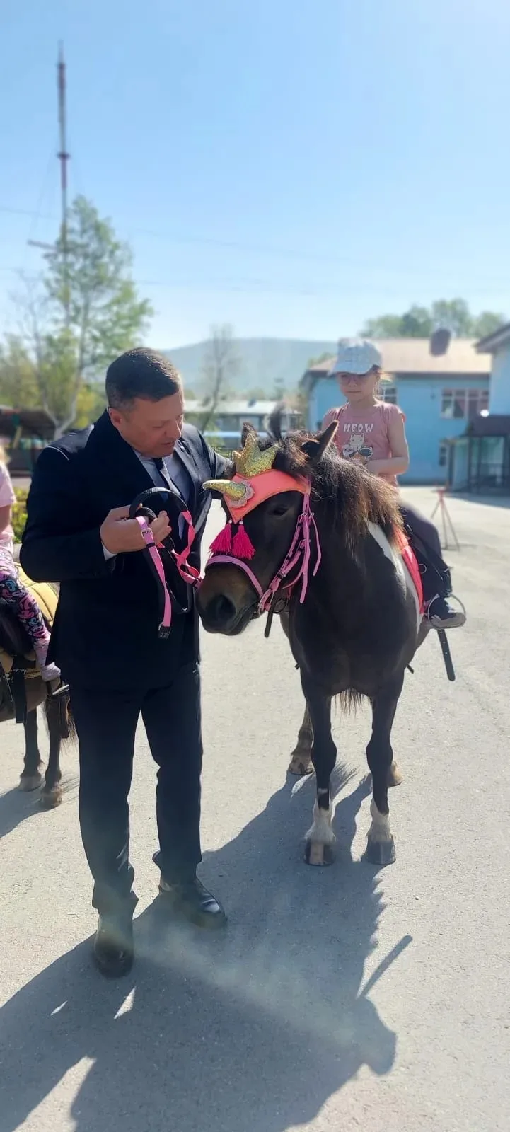Какой насыщенный день сегодня в нашем садике! 🎉  Нас посетил депутат Николай Артёменко...