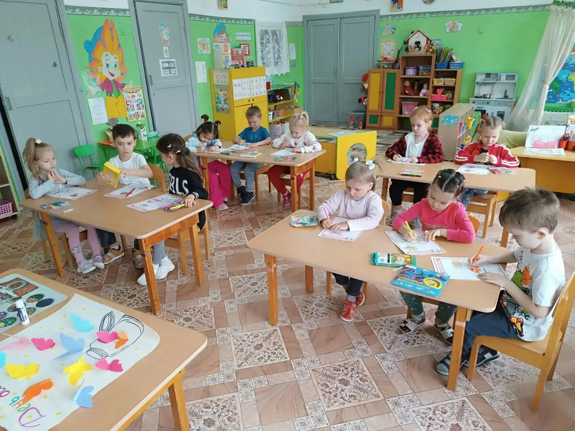 ✨День насекомых!
 Сегодняшний день в детском саду был посвящён изучению насекомых.
 Дети узнали мног