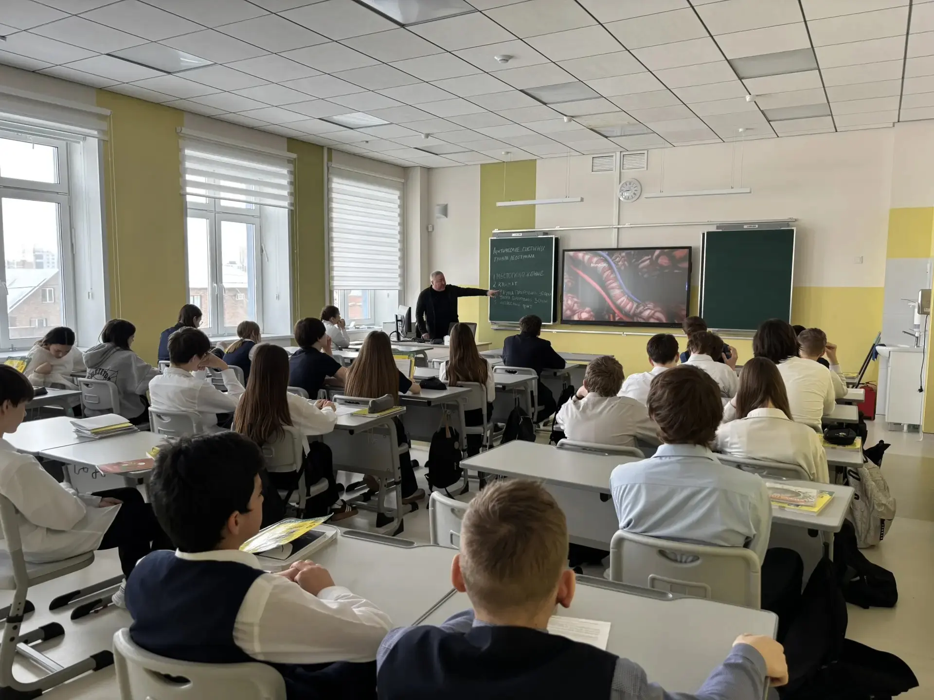 Сегодня в нашей школе прошло важное профилактическое мероприятие. К нам в гости пришел психолог Обла
