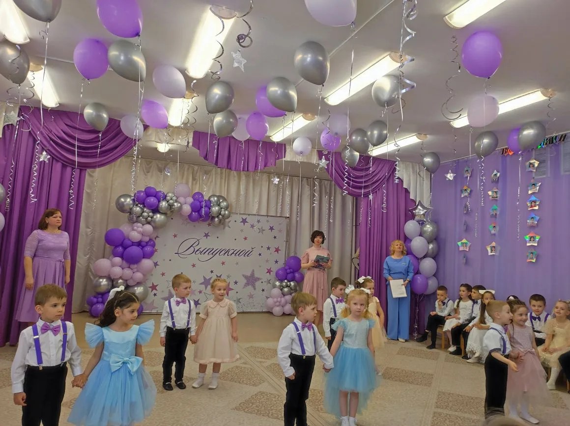 19.05.2026г. - ДО 21 выпускной в подготовительной группе 16  " Звёздочки " Нарядился детский сад- Он