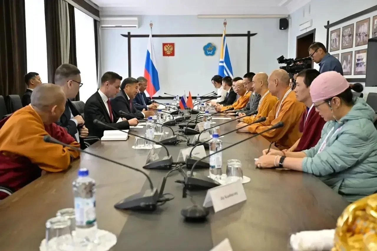 ⚡Россияның база Кыдаттың сарыг шажынчылары кады өөредилге төлевилелдерин эрттирерин дуг...