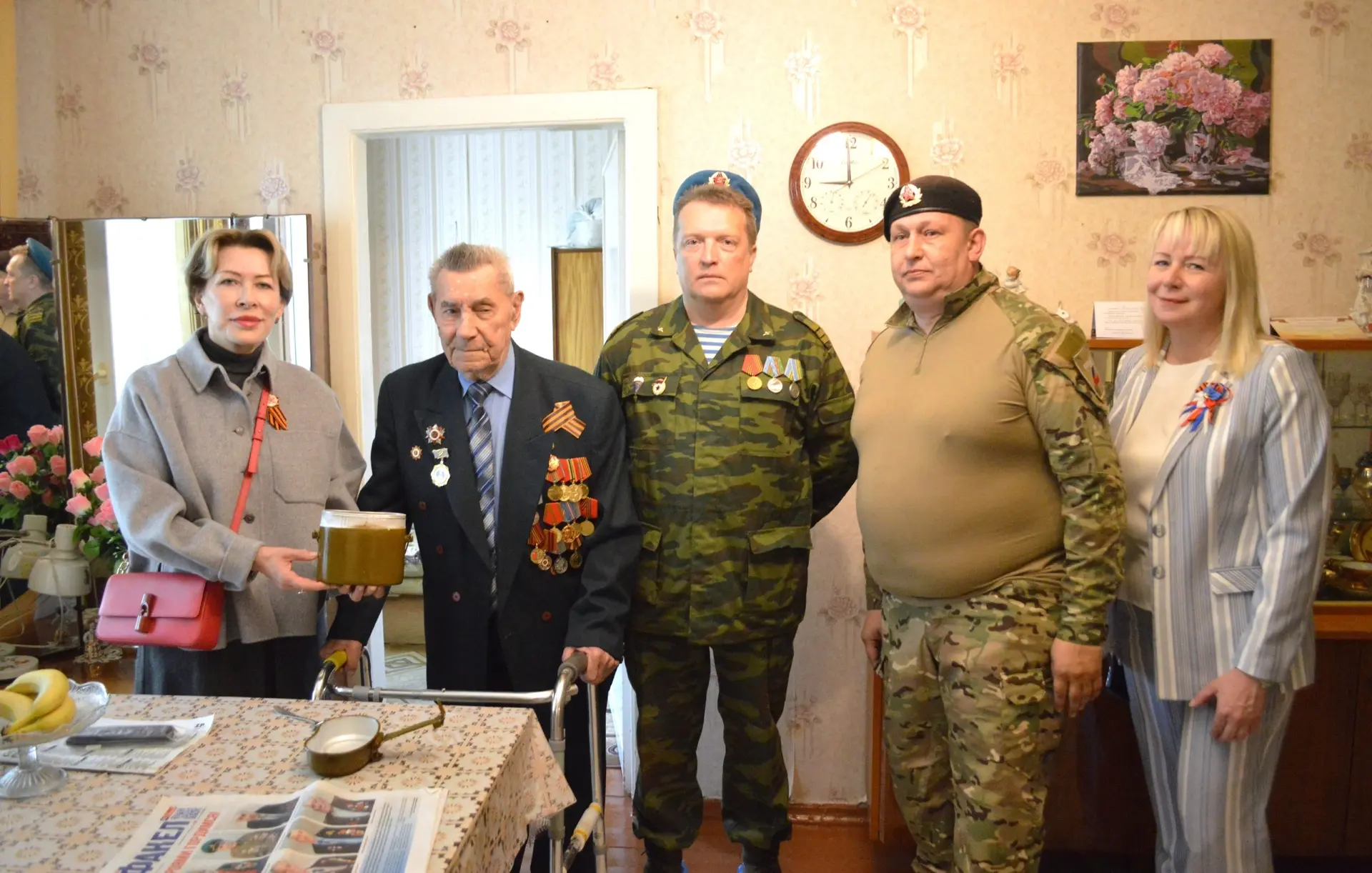 Утро 9 мая началось со встреч с участниками Великой Отечественной войны: Василием Иосиф...